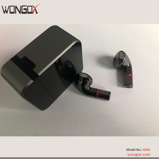 China factory for alloy earbuds with zippo shape charing case